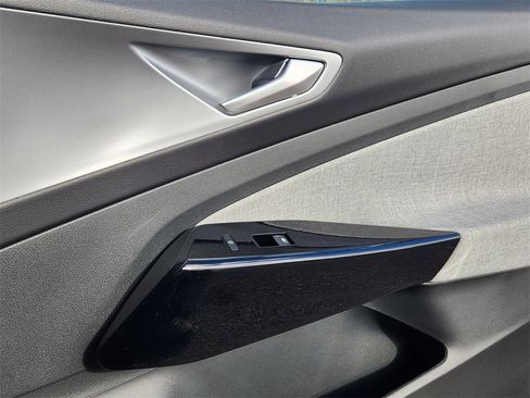 New 2026 Volkswagen ID.4 Pro image 21