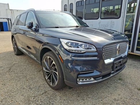 Used 2023 Lincoln Aviator Reserve w/ Equipment Group 201A AWD/4WD image 3