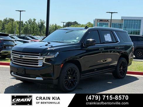 Used 2022 Chevrolet Tahoe High Country w/ Premium Package 2 AWD/4WD image 3