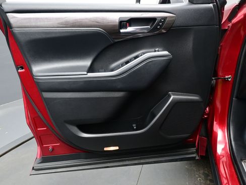 Used 2021 Toyota Highlander Platinum image 9