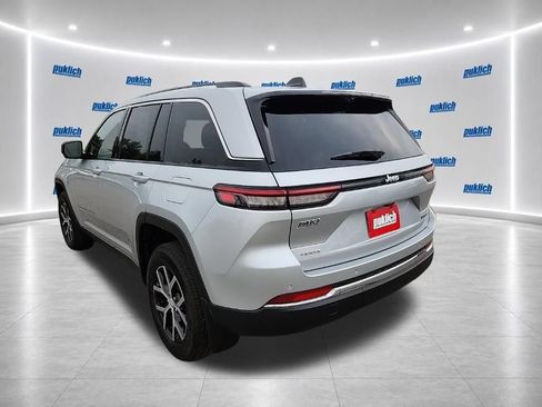 Used 2023 Jeep Grand Cherokee Limited w/ Luxury Tech Group II AWD/4WD image 3