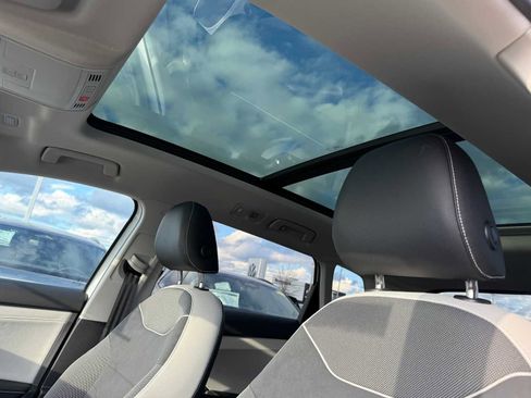New 2026 Volkswagen Taos SE AWD/4WD image 9