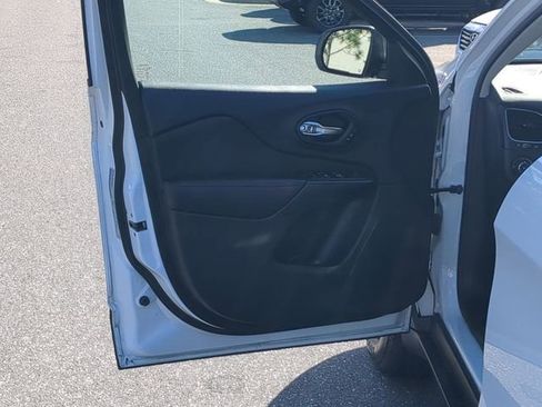 Used 2021 Jeep Cherokee Trailhawk w/ Premium Leather Package image 15