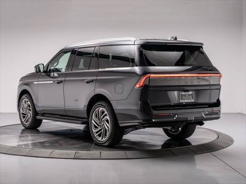 New 2026 Lincoln Navigator Premiere AWD/4WD image 3