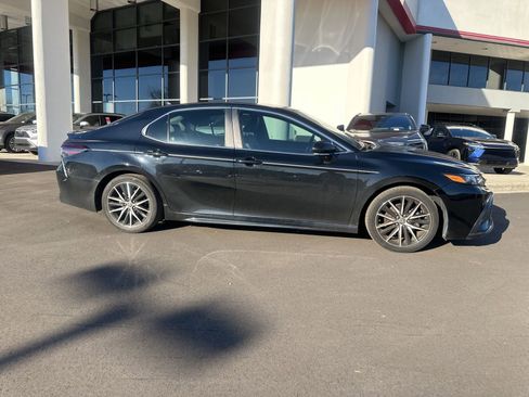 Used 2023 Toyota Camry SE image 7