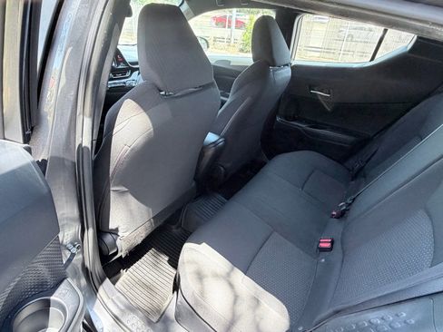 Used 2018 Toyota C-HR XLE FWD image 17