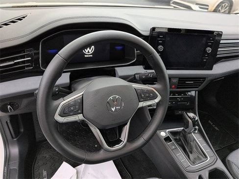 Used 2025 Volkswagen Jetta SE w/ Sunroof Package image 14