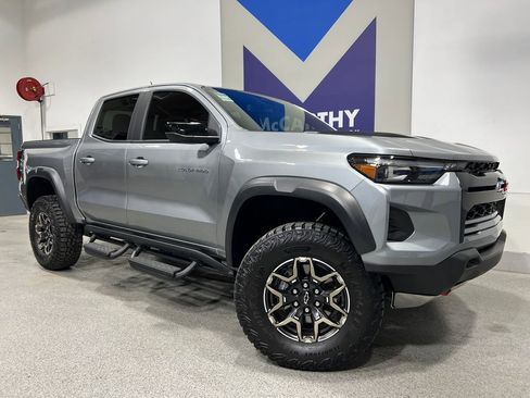 Used 2024 Chevrolet Colorado ZR2 w/ Technology Package AWD/4WD image 2