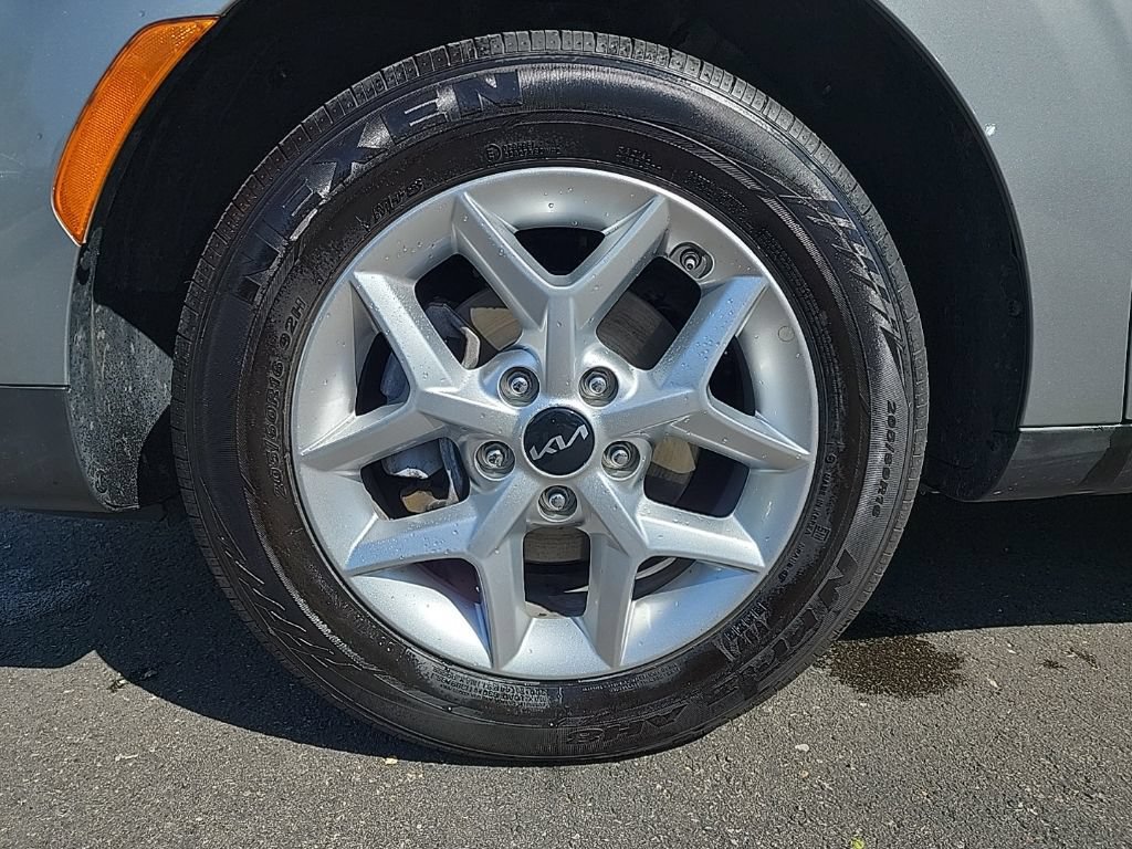 Used 2025 Kia Soul LX w/ LX Technology Package FWD image 19