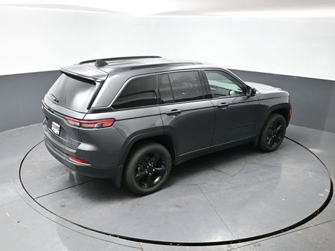 New 2026 Jeep Grand Cherokee Limited w/ Limited Altitude Package AWD/4WD image 29