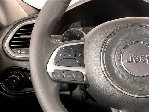 Used 2020 Jeep Renegade Latitude FWD image 18