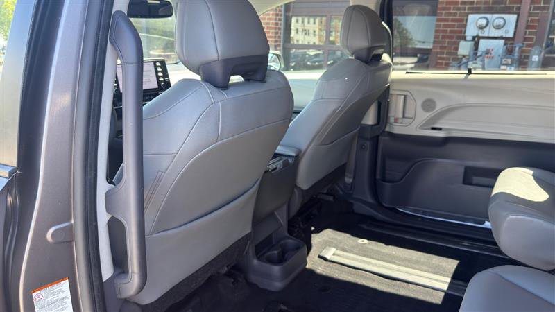 Used 2021 Toyota Sienna XLE AWD/4WD image 24