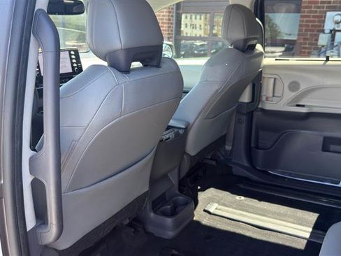 Used 2021 Toyota Sienna XLE AWD/4WD image 24