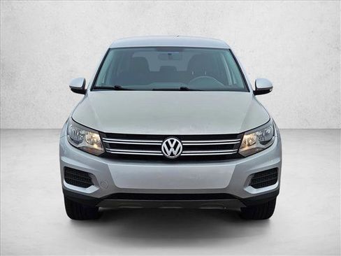 Used 2017 Volkswagen Tiguan S image 2