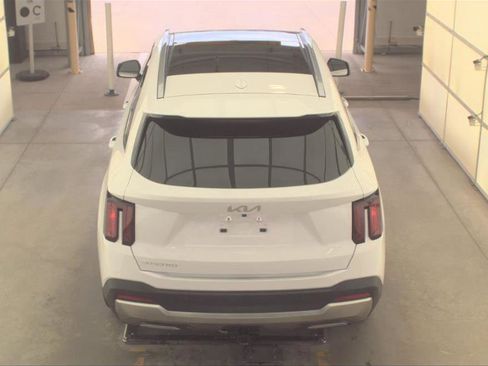 Used 2025 Kia Sorento S w/ Panoramic Sunroof Package image 10