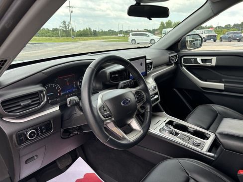 Used 2023 Ford Explorer XLT w/ Equipment Group 202A AWD/4WD image 10