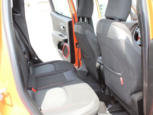 Used 2015 Jeep Renegade Trailhawk AWD/4WD image 12