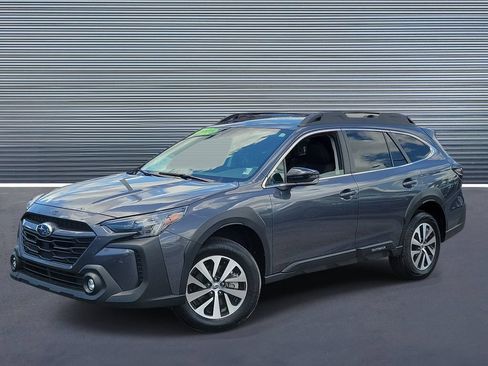 Used 2025 Subaru Outback Premium AWD/4WD image 1