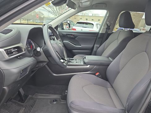 Used 2021 Toyota Highlander L image 14
