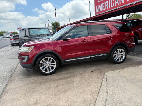 Used 2016 Ford Explorer XLT w/ Equipment Group 202A FWD image 15