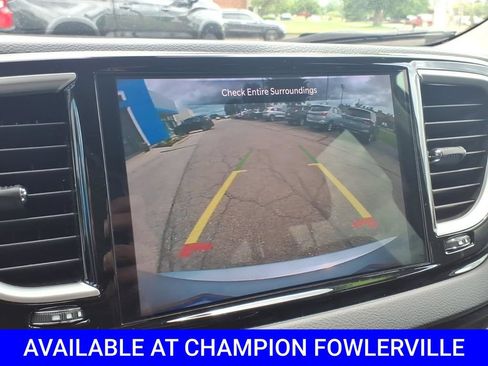 Used 2023 Chrysler Pacifica Touring-L FWD image 27