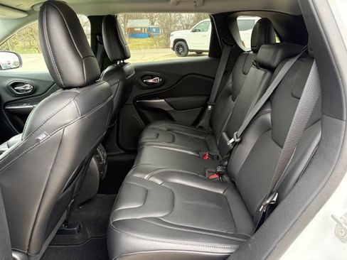 Used 2021 Jeep Cherokee Latitude Lux w/ Comfort/Convenience Group image 8