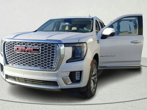 Used 2023 GMC Yukon XL Denali image 10