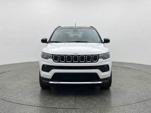 Used 2025 Jeep Compass Limited AWD/4WD image 2