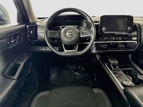 Used 2025 Nissan Pathfinder SV AWD/4WD image 21