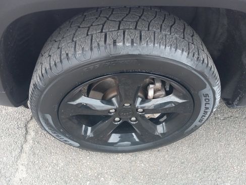 Used 2022 Jeep Grand Cherokee Altitude image 31