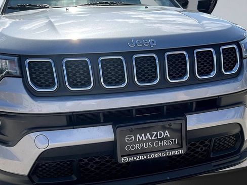 Used 2024 Jeep Compass Latitude AWD/4WD image 34