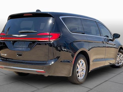 Used 2024 Chrysler Pacifica Touring-L FWD image 14