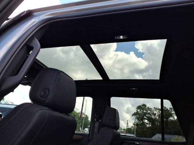 Used 2025 GMC Yukon Denali w/ Sun & Power Step Package AWD/4WD image 10