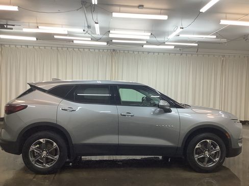 Used 2025 Chevrolet Blazer LT FWD image 4