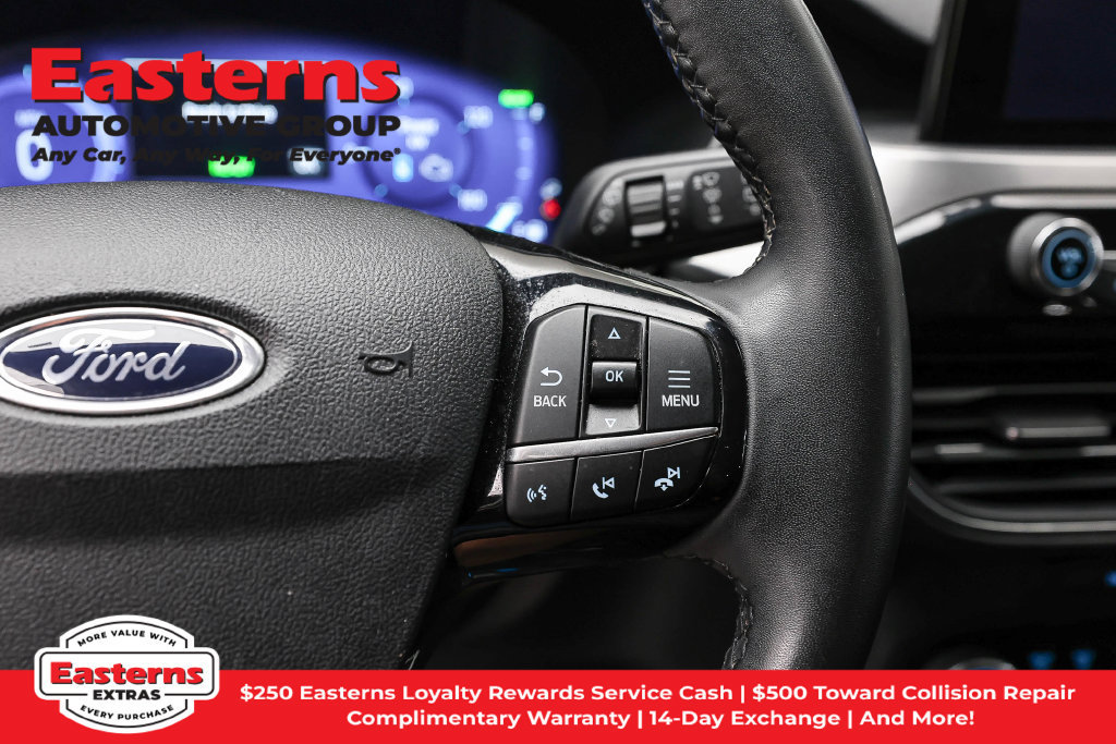 Used 2021 Ford Escape Titanium AWD/4WD image 16