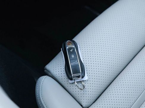 Used 2017 Porsche Panamera Turbo w/ Carbon Fiber Interior Package image 46