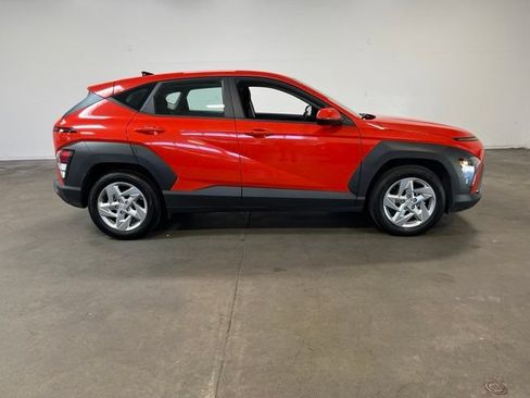 Used 2024 Hyundai Kona SE FWD image 2