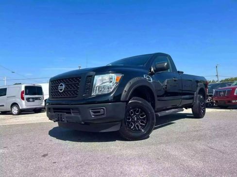 Used 2017 Nissan Titan S image 3