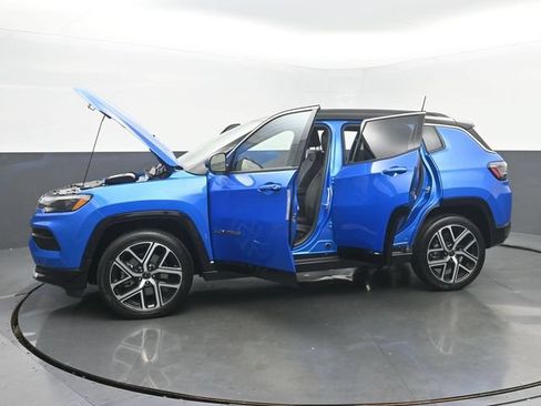 Used 2025 Jeep Compass Limited w/ Elite Group AWD/4WD image 53