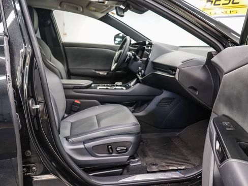 Used 2025 Lexus RZ 300e image 16