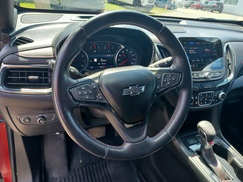 Used 2022 Chevrolet Equinox RS w/ RS Leather Package AWD/4WD image 9