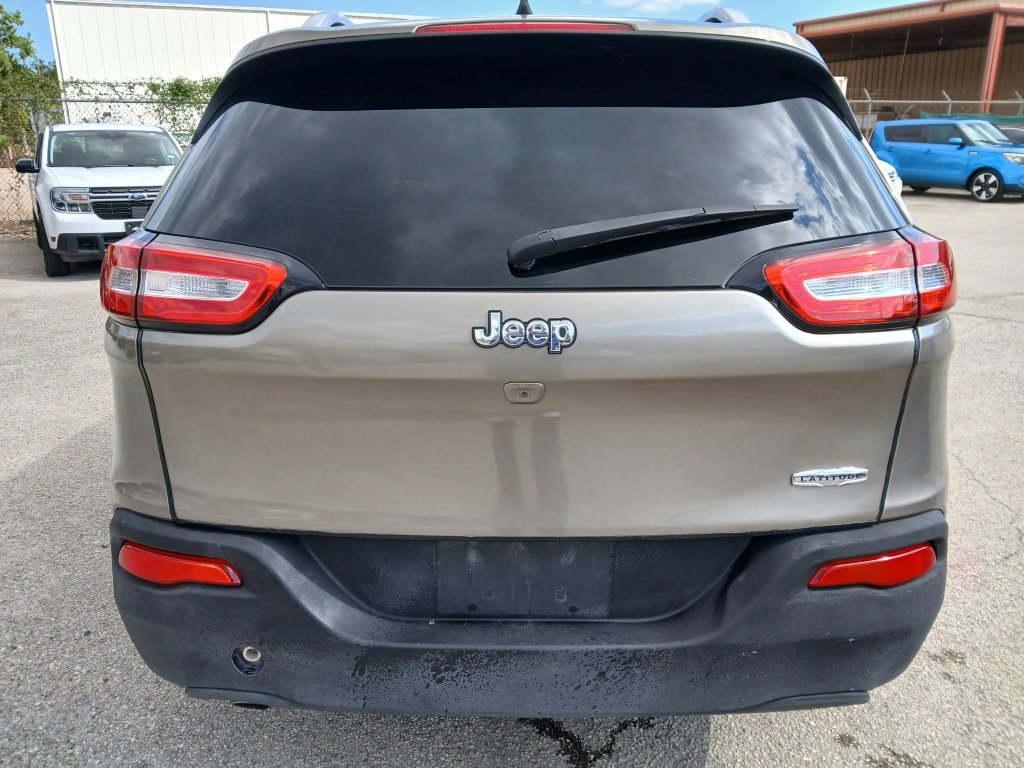 Used 2017 Jeep Cherokee Latitude FWD image 6