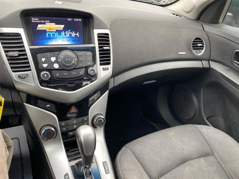 Used 2015 Chevrolet Cruze LT image 12