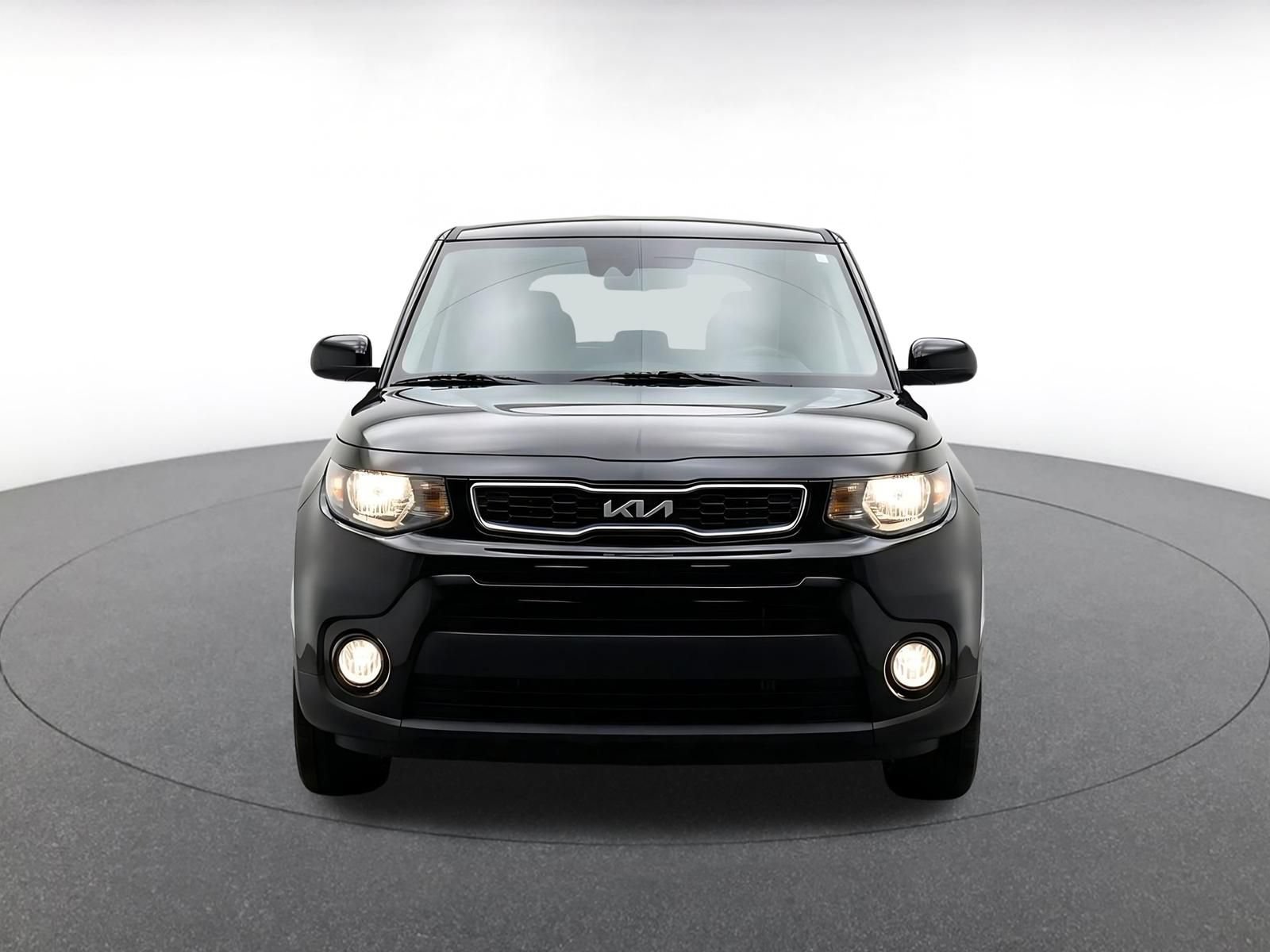 Used 2025 Kia Soul LX w/ LX Technology Package FWD image 2