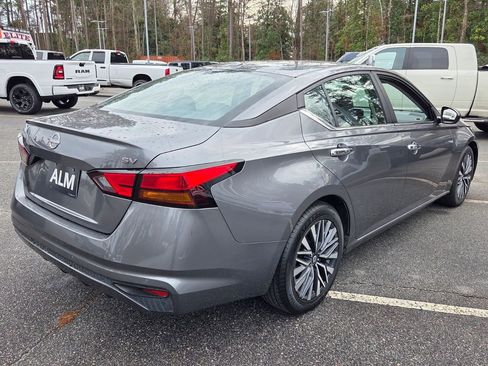 Used 2024 Nissan Altima 2.5 SV image 12