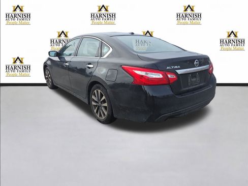 Used 2017 Nissan Altima 2.5 SV image 3