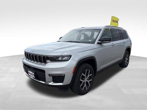 Used 2024 Jeep Grand Cherokee L Limited w/ Luxury Tech Group II image 4