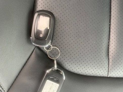 Used 2025 Chrysler Pacifica Select FWD image 31