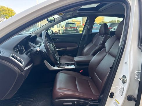 Used 2017 Acura TLX FWD image 7