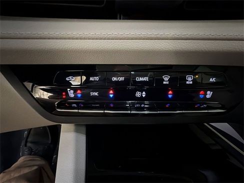 Certified 2023 Buick Envision Avenir image 19